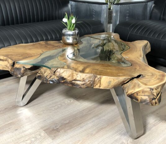 Mesa de centro de un tronco de árbol con borde natural „Lakeside“ Mesa de café de un tronco