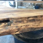 Grosser Esstisch aus Holz