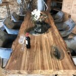 Grosser Esstisch aus Holz