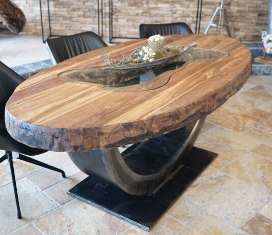 Ovale eettafel van „GERKEN Wohndesign“ Ovale eettafel met rvs