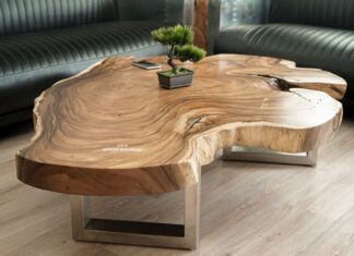 Interessanter Couchtisch aus einer Baumscheibe, Breite 140 cm Couchtisch aus einer Baumscheibe