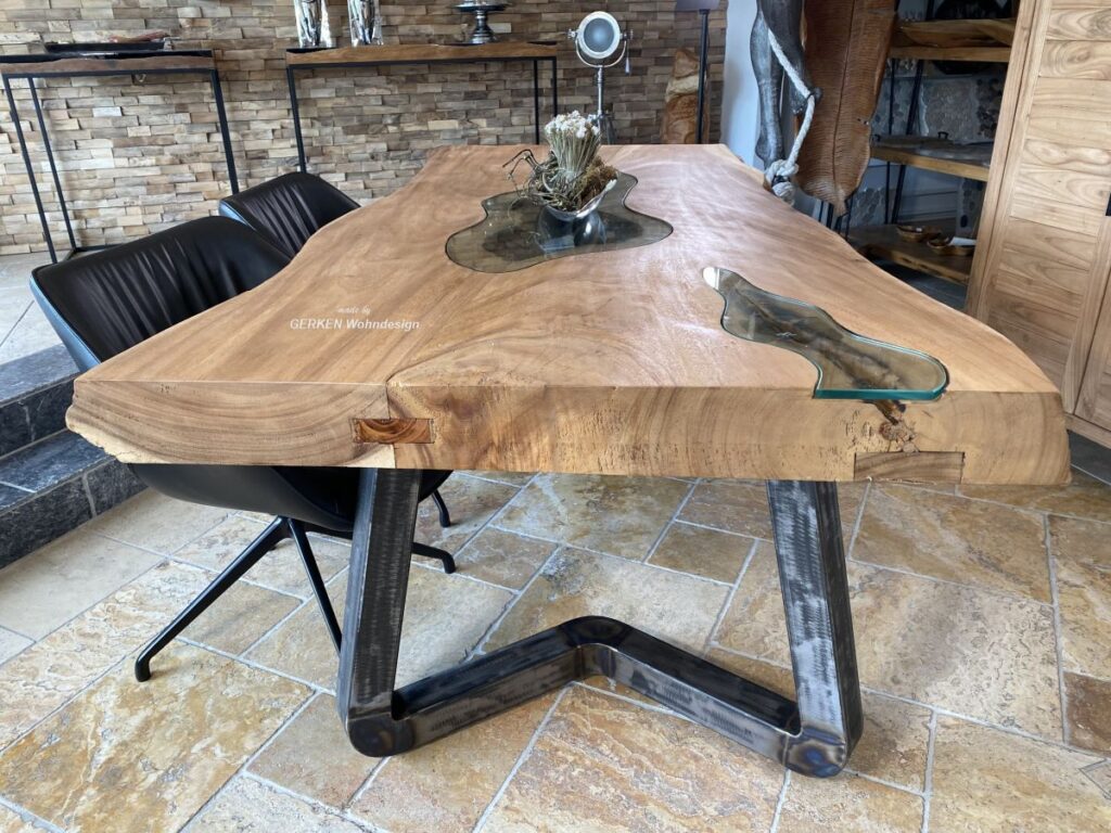 Traumhafter Esstisch mit Baumkante LAKESIDE Design Esstisch Baumkante