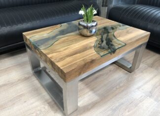 Kleiner Wohnzimmertisch aus Holz Kleiner Wohnzimmertisch aus Holz