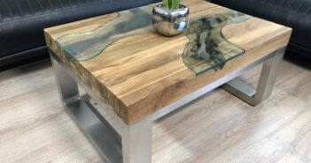 Kleiner Wohnzimmertisch aus Holz