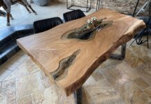 Traumhafter Esstisch mit Baumkante LAKESIDE Traumhafter Esstisch mit Baumkante