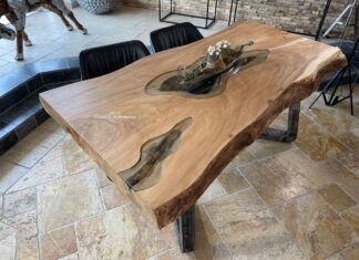 Traumhafter Esstisch mit Baumkante LAKESIDE Traumhafter Esstisch mit Baumkante