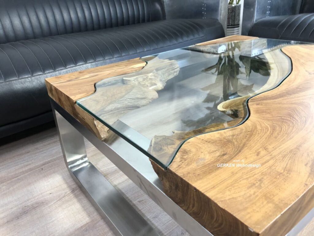 Beeindruckender Couchtisch aus Holz