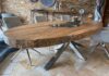 Ovaler Esstisch aus Holz