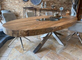 Ovaler Esstisch aus Holz Ovaler Esstisch aus Holz