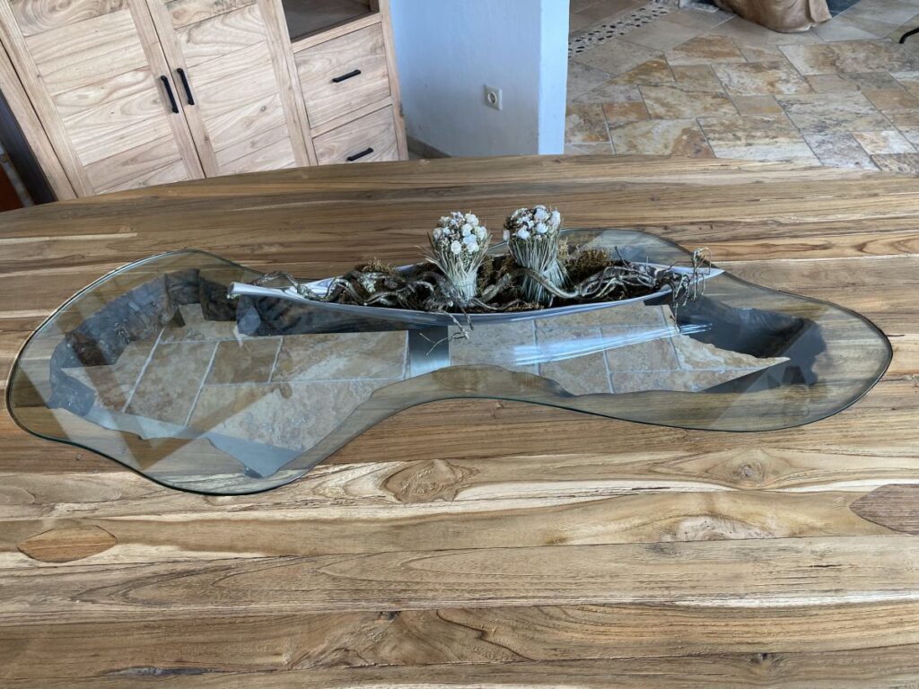 Ovaler Esstisch aus Holz Ovaler Esstisch mit Glasplatte