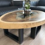 Baumkantentisch für das Wohnzimmer