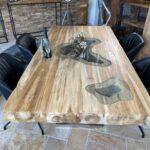 Dicke Tischplatte aus Holz