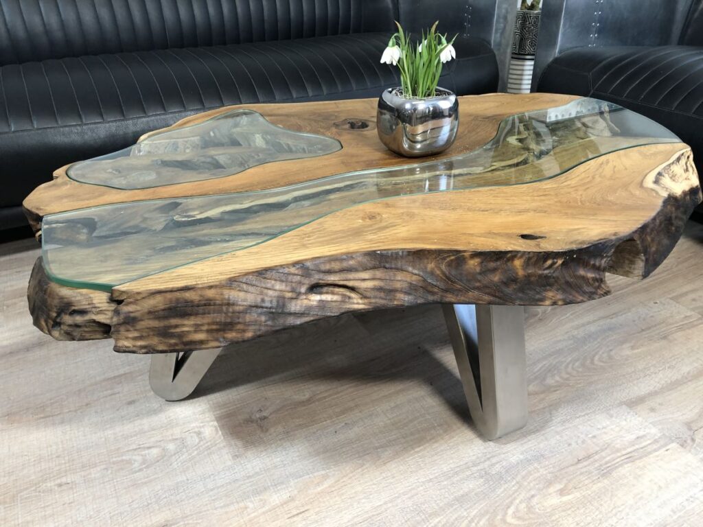 Couchtisch aus einer Baumwurzel massiv