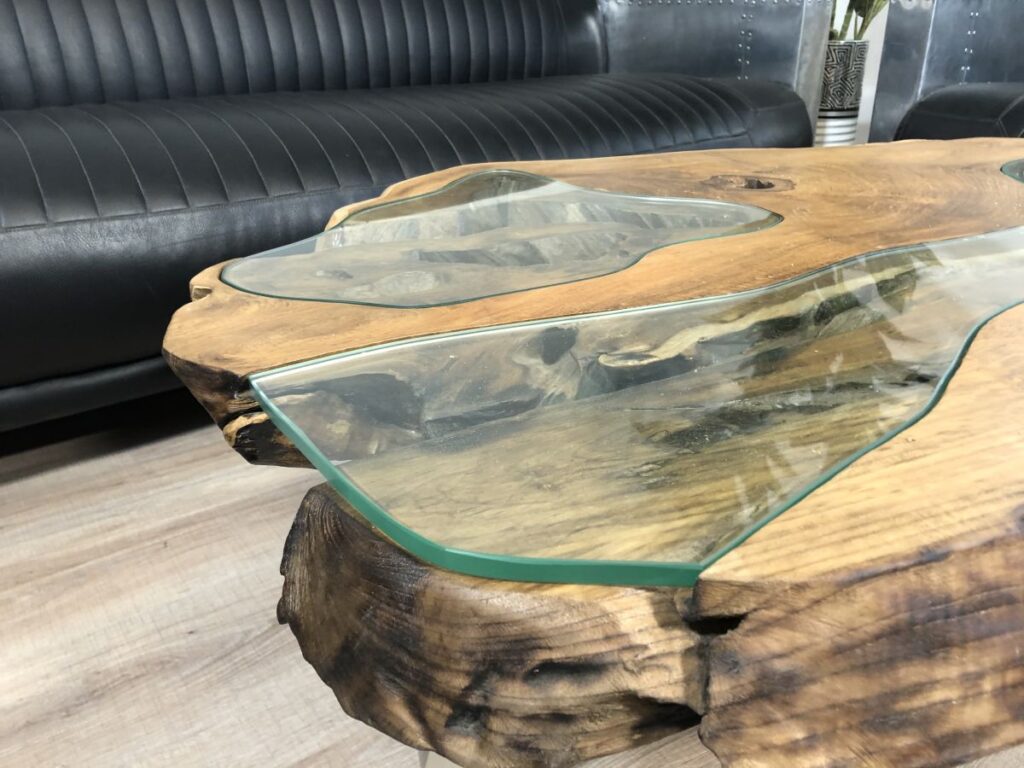 Design Couchtisch aus Wurzelholz