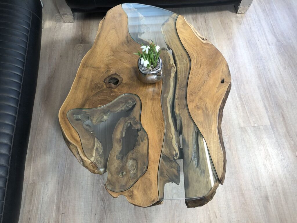 Wohnzimmertisch aus Wurzelholz mit Glas