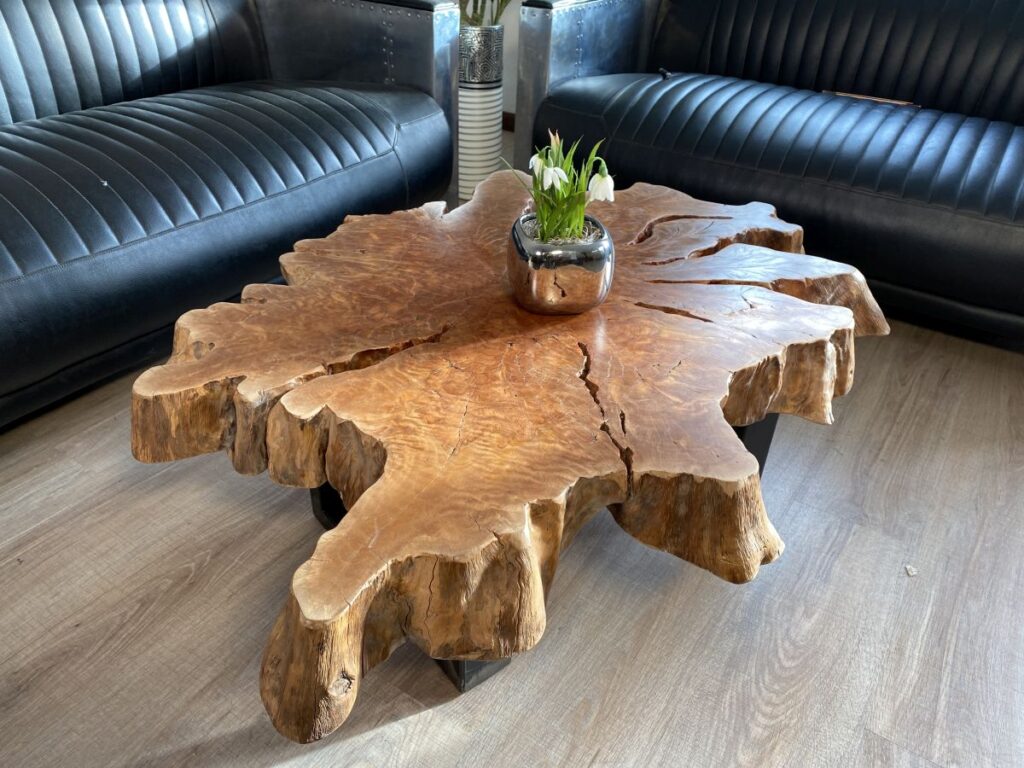 Vollholz Couchtisch aus einem Baumstamm Wohnzimmertisch Vollholz