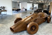 Eindrucksvoller Kundenstopper,… ein Formel 1 – Renner Exklusiver Kundenstopper