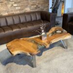 28_Couchtisch aus Holz mit Ledercouch von Gerken