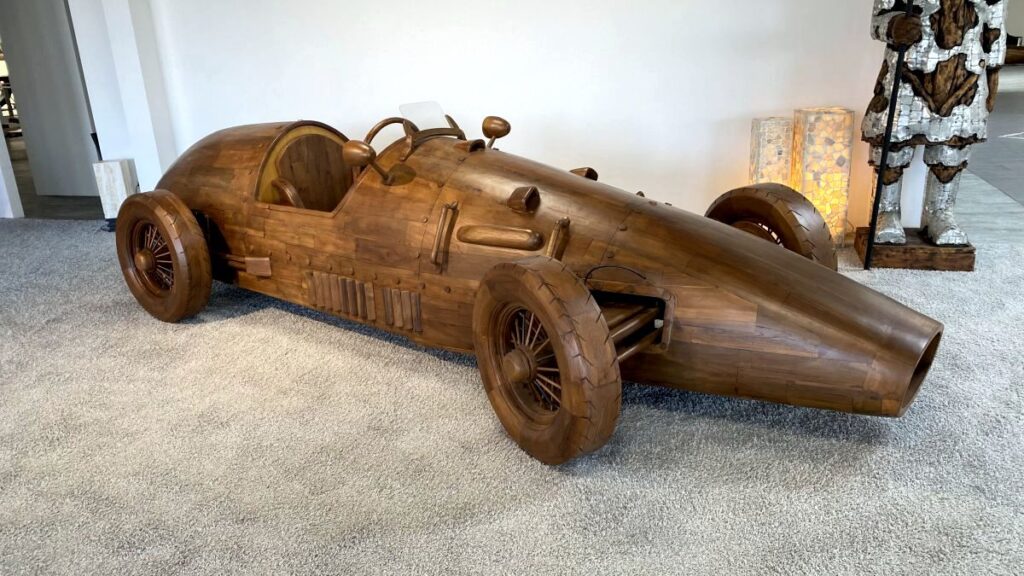 Imposante Dekoration aus Holz mit Aluminium 29_Dekoration für Hotel Lobby und Schaufenster