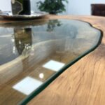 Esstisch aus Baumscheibe mit Glas