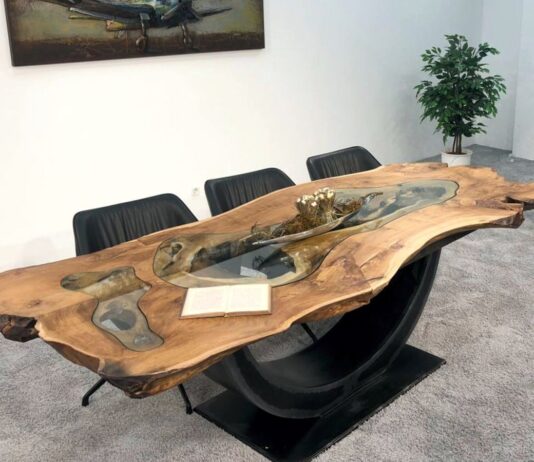 Imponierender Esstisch von GERKEN Wohndesign Imponierender Esstisch