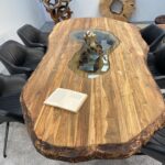 Massive Tischplatte aus Altholz