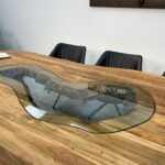 Massive Tischplatte mit Glaseinlage