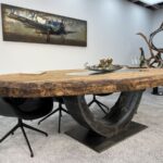 Ovaler Esszimmertisch aus Massivholz