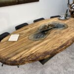Ovaler Esszimmertisch aus recyceltem Holz