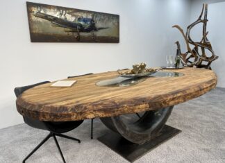 Ovaler Esszimmertisch für 8 Personen Ovaler Esszimmertisch für 8 Personen