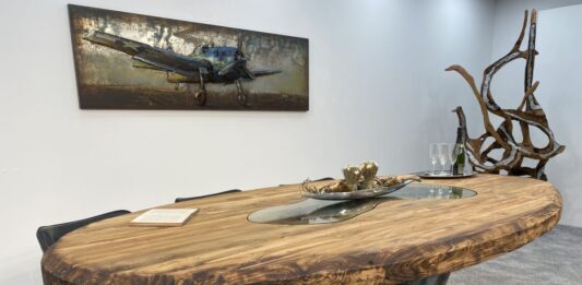 Ovaler Esszimmertisch für 8 Personen Ovaler Esszimmertisch für 8 Personen