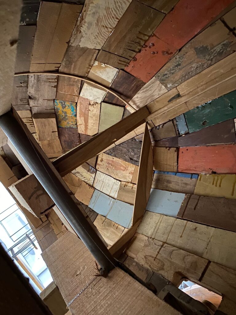 Eindrucksvoller Kundenstopper,... ein Formel 1 - Renner Rennwagen aus Holz Konstruktion (2)