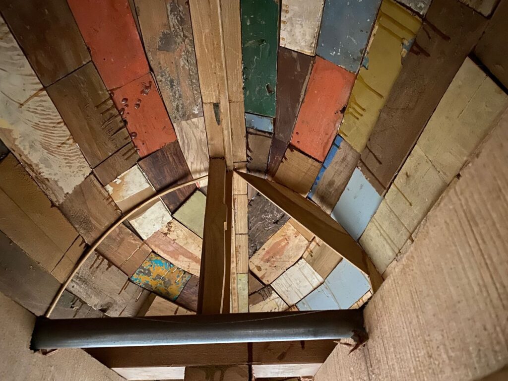Eindrucksvoller Kundenstopper,... ein Formel 1 - Renner Rennwagen aus Holz Konstruktion (3)