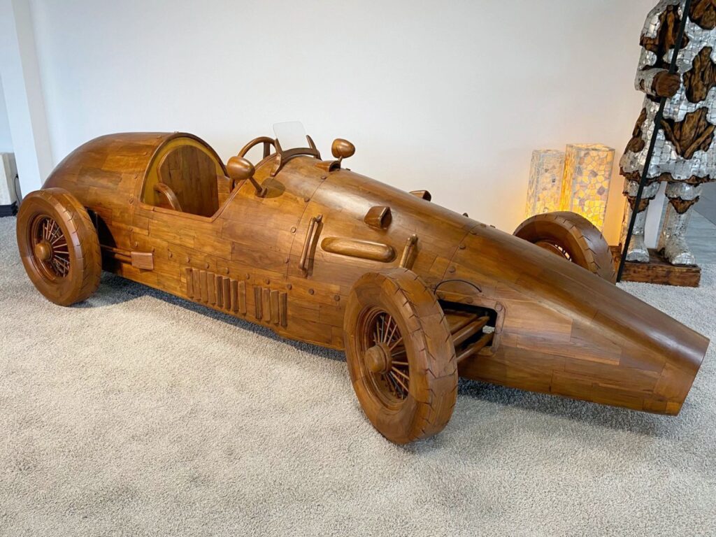 Eindrucksvoller Kundenstopper,... ein Formel 1 - Renner Rennwagen aus Holz Kundenstopper