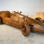 Rennwagen aus Holz Kundenstopper