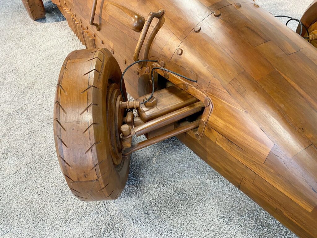 Eindrucksvoller Kundenstopper,... ein Formel 1 - Renner Rennwagen aus Holz Kundenstopper 2