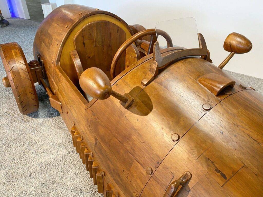 Eindrucksvoller Kundenstopper,... ein Formel 1 - Renner Rennwagen aus Holz Kundenstopper 4