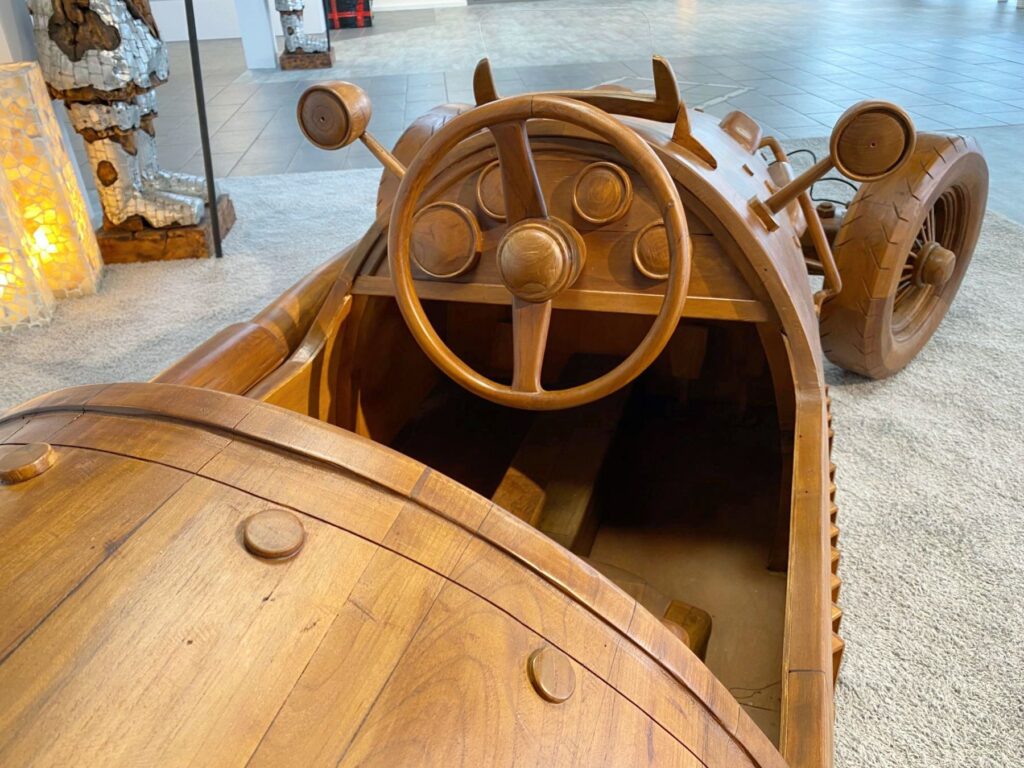 Eindrucksvoller Kundenstopper,... ein Formel 1 - Renner Rennwagen aus Holz Kundenstopper 6