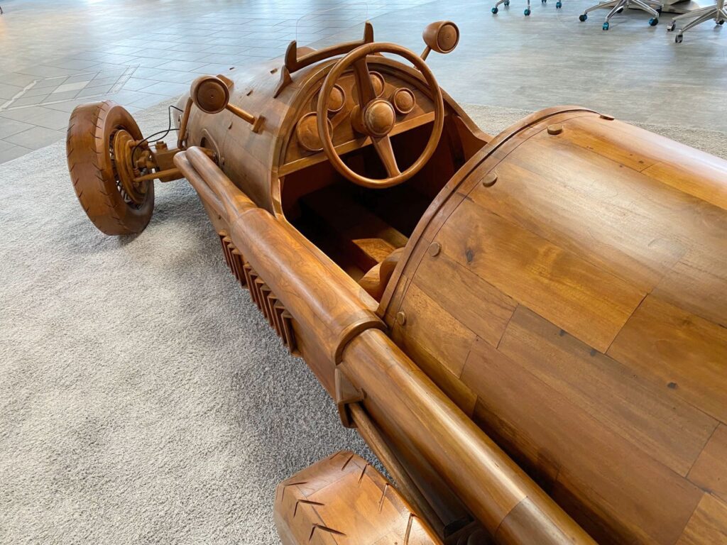 Eindrucksvoller Kundenstopper,... ein Formel 1 - Renner Rennwagen aus Holz Kundenstopper 7