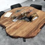 Runder Esszimmertisch aus recyceltem Holz