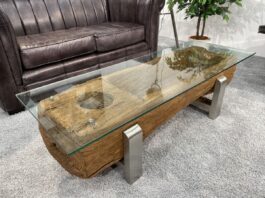 Antiker Couchtisch „Lesung“ aus einem alten Reismörser Antiker Couchtisch