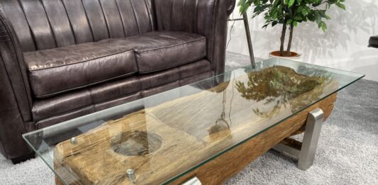 Antiker Couchtisch „Lesung“ aus einem alten Reismörser Antiker Couchtisch