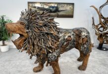 Imposante Dekoration aus Holz mit Aluminium Dekoration aus Holz mit Aluminium