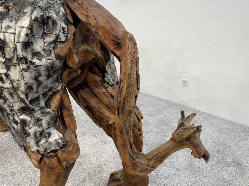 Imposante Dekoration aus Holz mit Aluminium Dekoration aus Holz mit Aluminium Detailbilder (6)