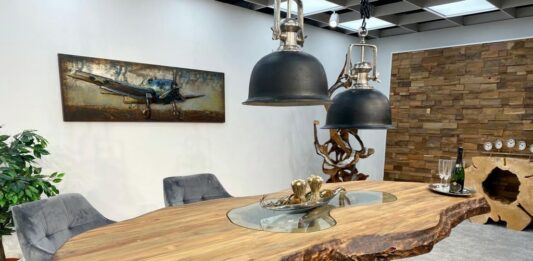 Echtholz-Esstisch der Königsklasse Esstisch der Königsklasse