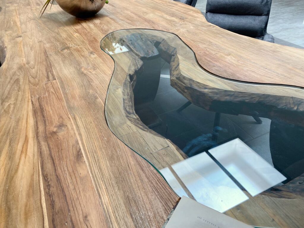 Der Konferenztisch aus Holz FUSION Besprechungstisch Fusion aus Altholz mit Glas