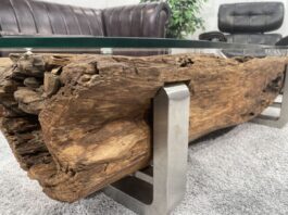 Seltener Couchtisch aus Altholz Seltener Couchtisch aus Altholz