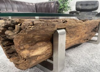 Seltener Couchtisch aus Altholz Seltener Couchtisch aus Altholz