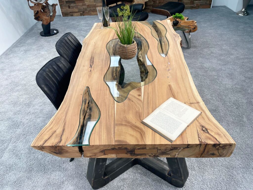 Hier finden Sie ungewöhnliche Esstische von GERKEN Wohndesign Außergewöhnliche Esstische aus Holz