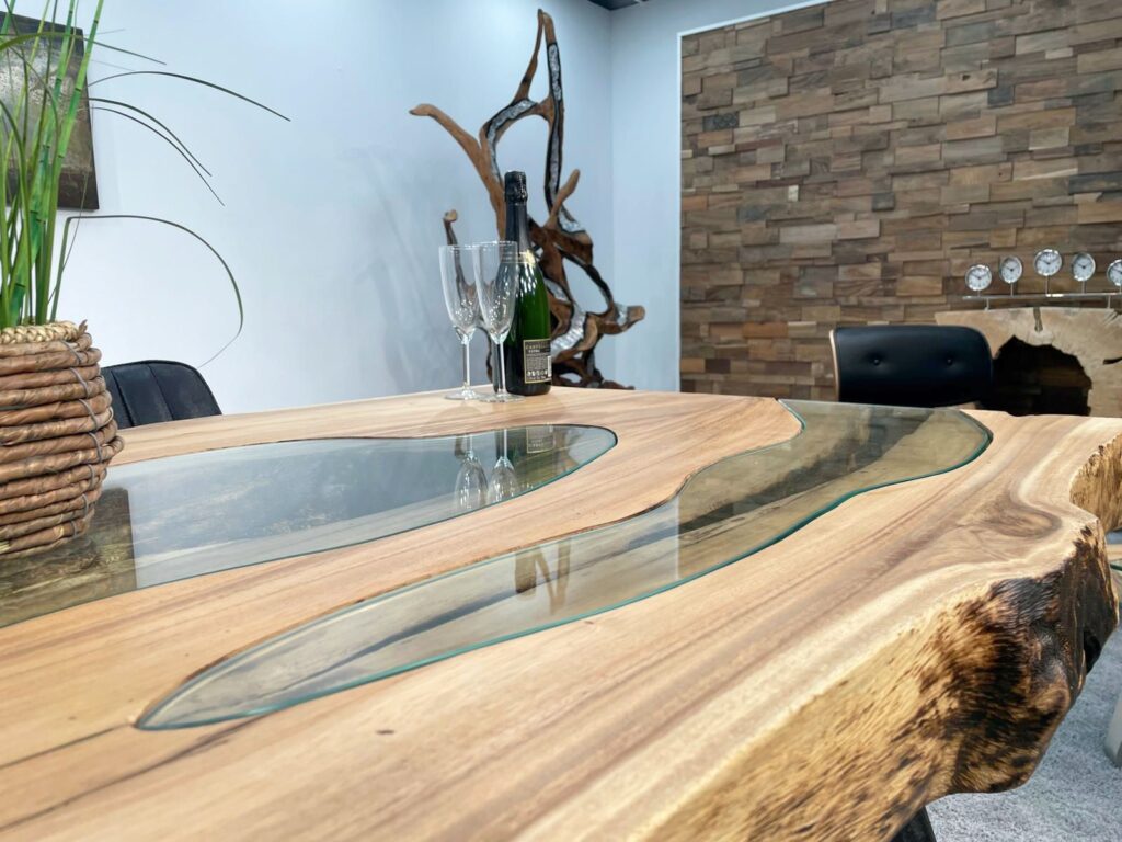 Hier finden Sie ungewöhnliche Esstische von GERKEN Wohndesign Design Esstische in Perfektion